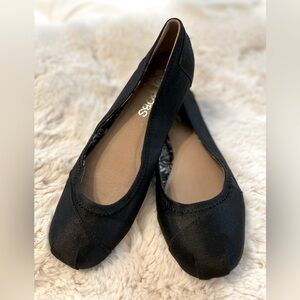 Bob’s classic style ballet flats, size 8, black